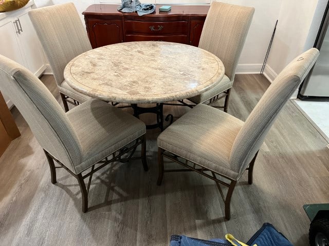 Round Table, 4-Chairs (1 of 5)