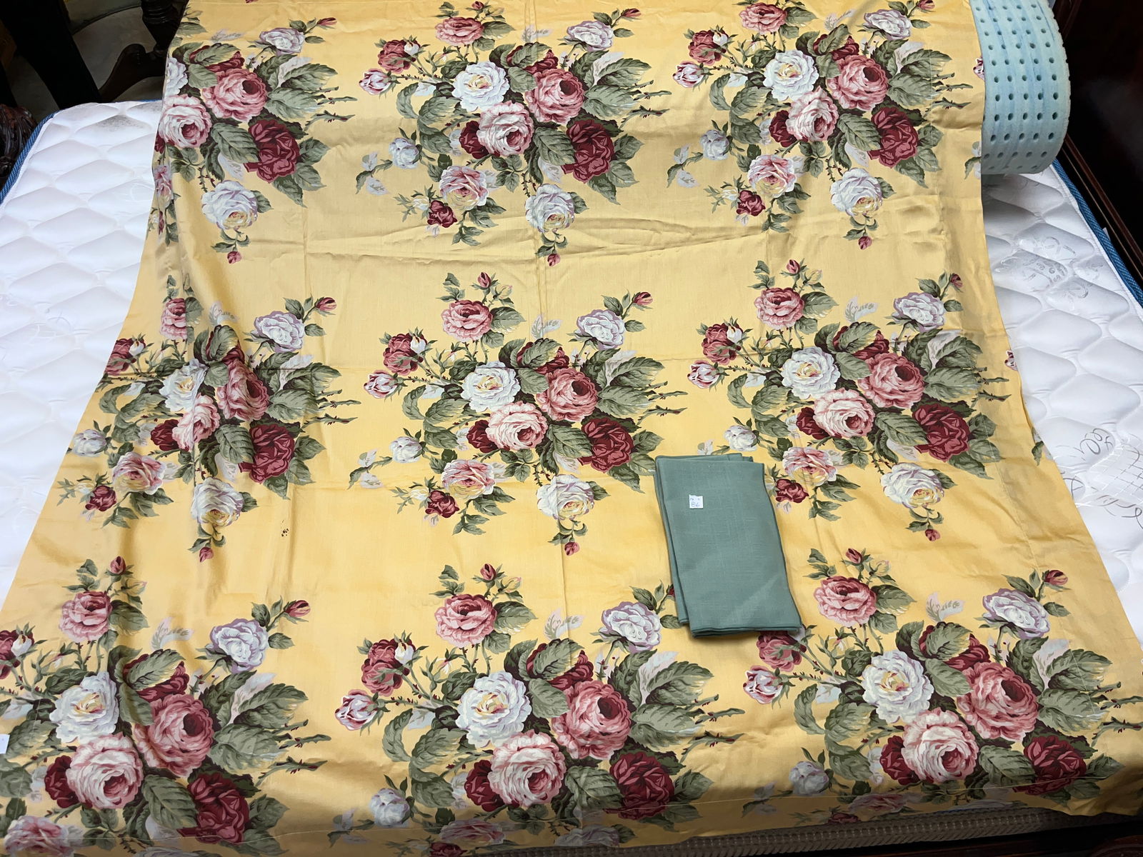 Floral Tablecloth w/Napkins (1 of 1)
