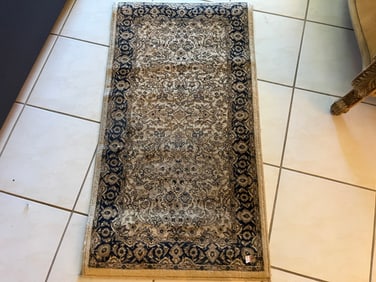 Ivory/Navy Area Rug, 43x24