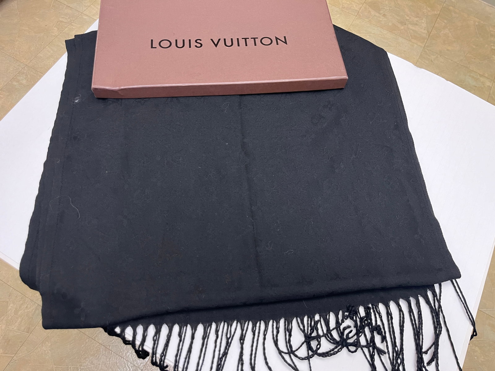 Louis Vuitton Blk. Scarf: Louis Vuitton Black Scarf, 74x20