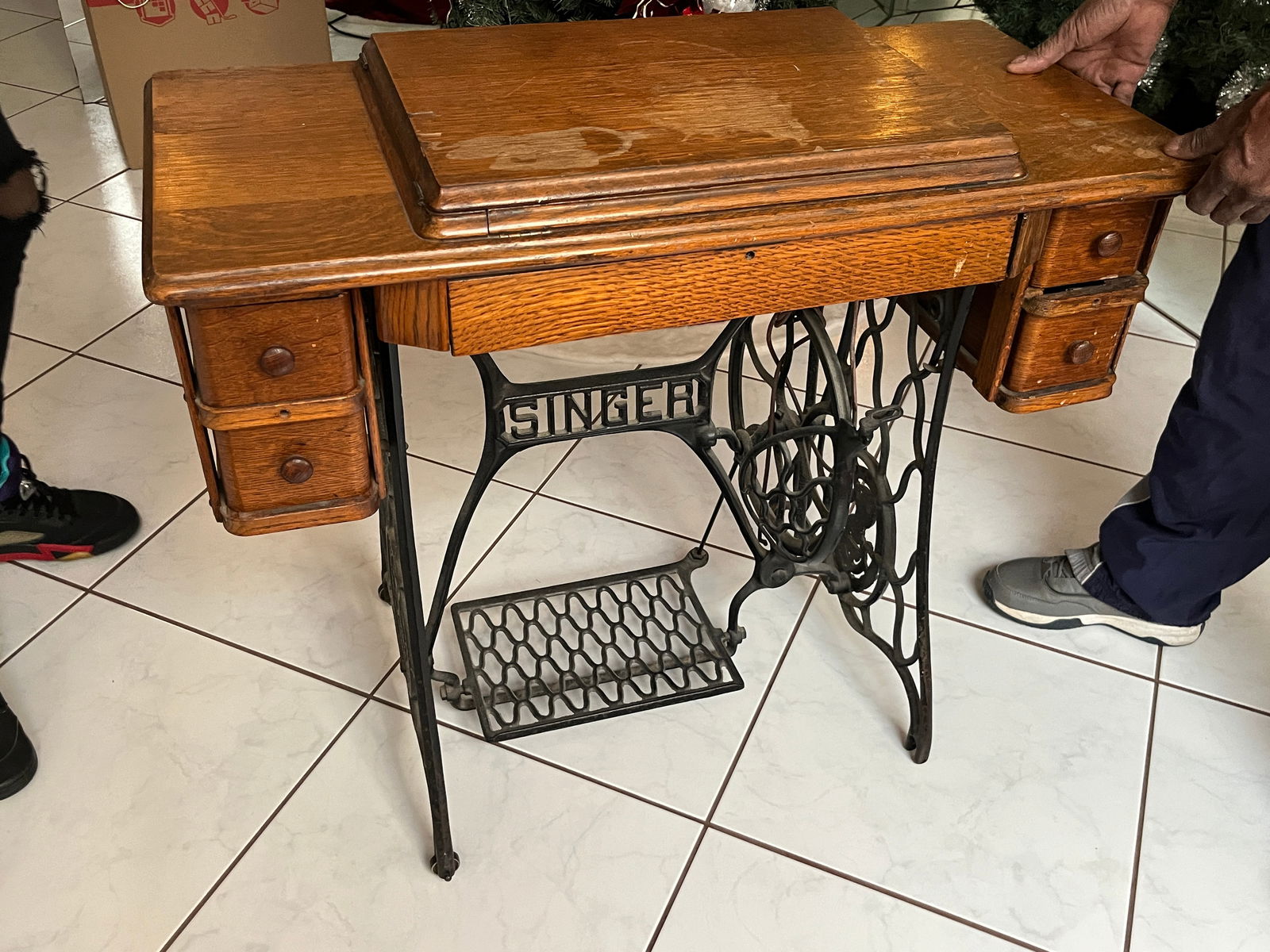 Singer Treadle Sewing Machine (1 of 4)