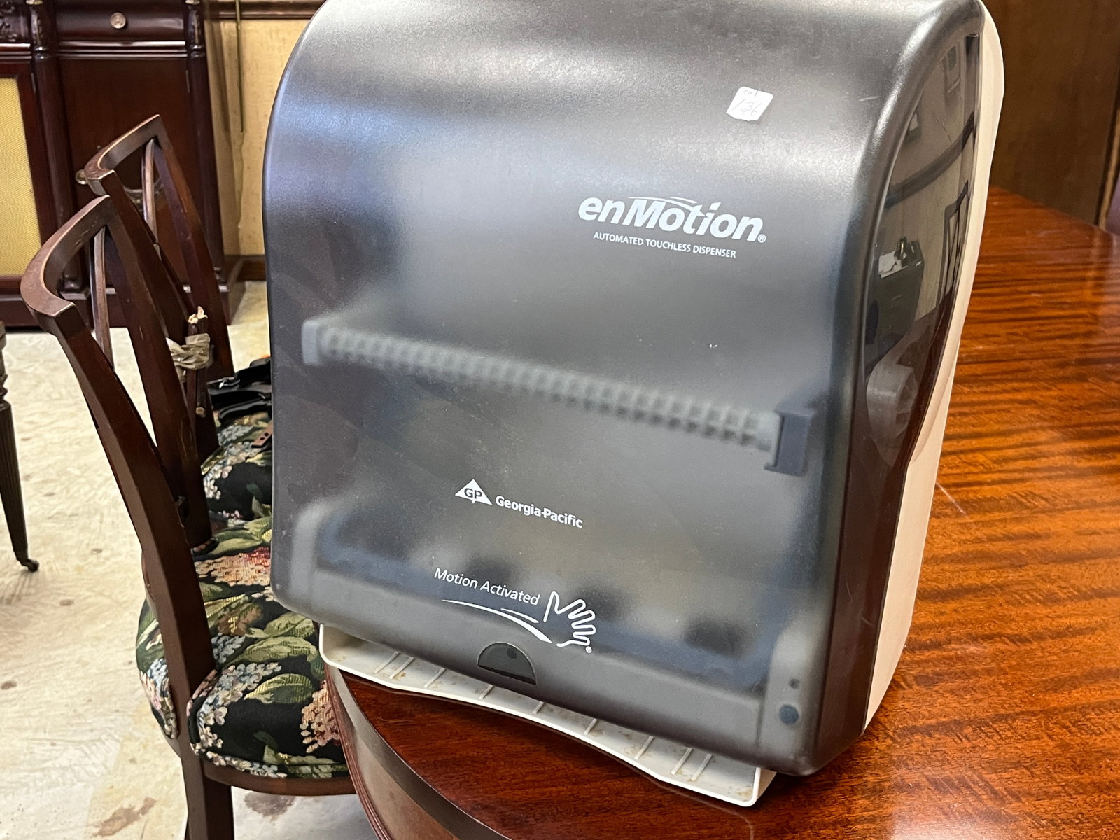 enMotion Towel Dispenser: enMotion Towel Dispenser (battery operated. adjust towel size)