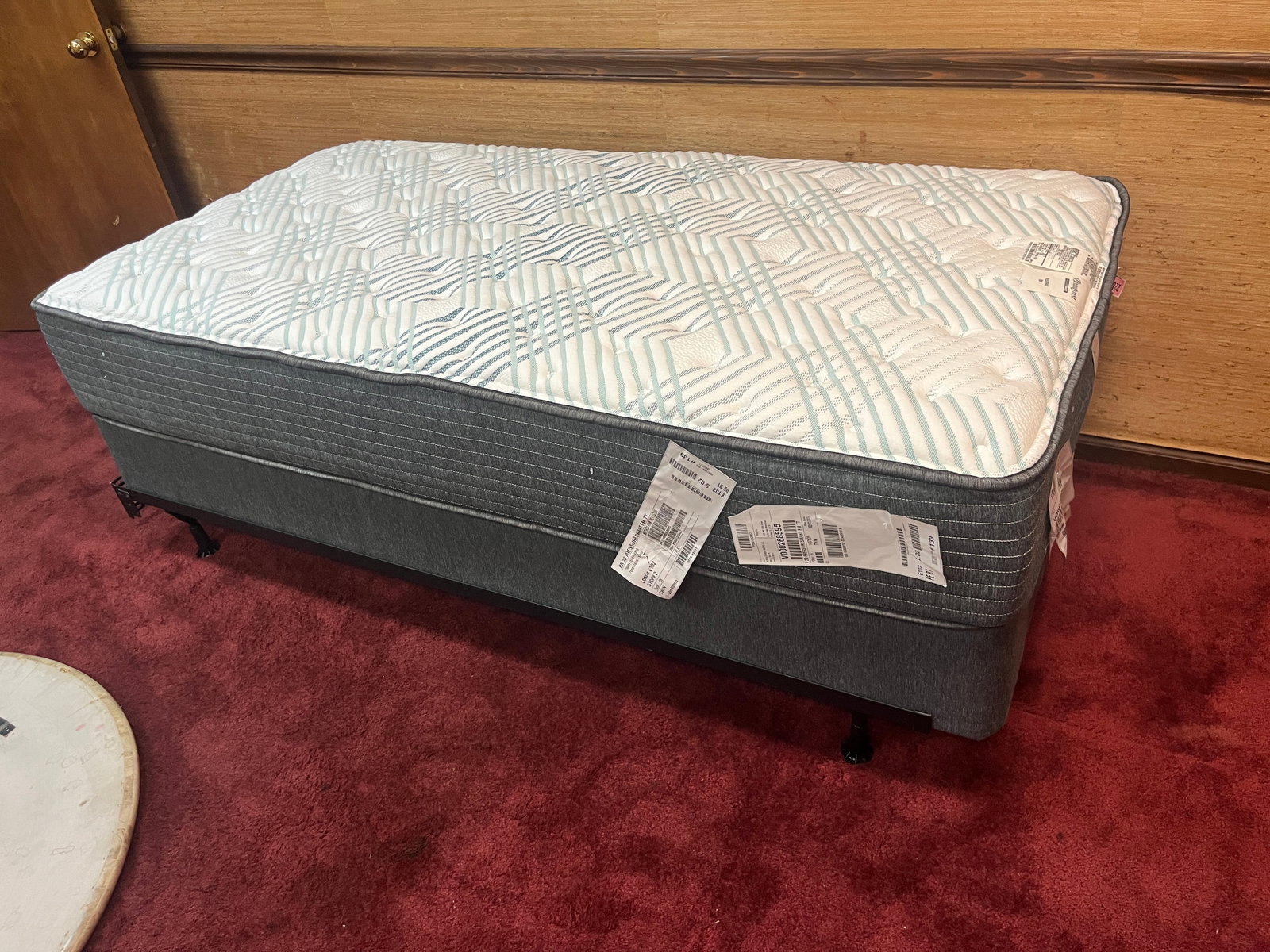 Beautyrest New Twin Mattress: New Beautyrest Twin Mattress (cost $1000 new)