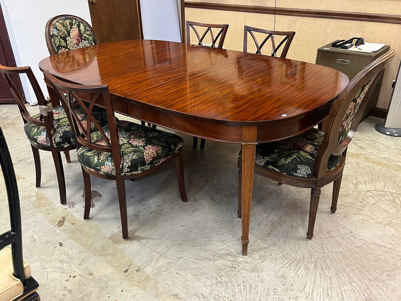 Drexel Din.Rm.Table plus 6-Chairs (1 of 4)