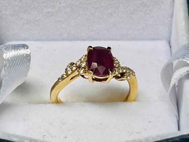 18kt YG Ruby/Dia. Ring (1 of 7)