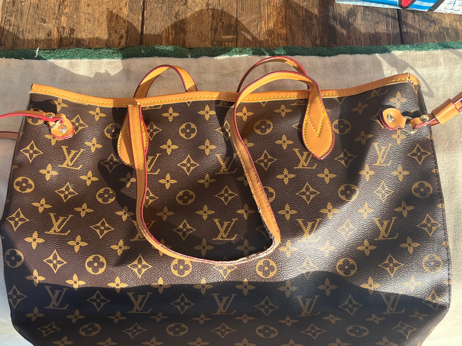 Louis Vuitton Monogram Tote Bag (1 of 4)