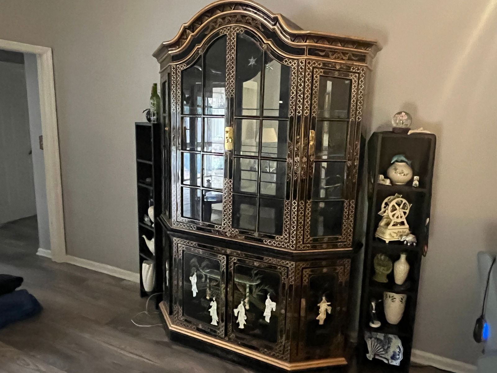 Blk.Lacquer China Cabinet (1 of 2)