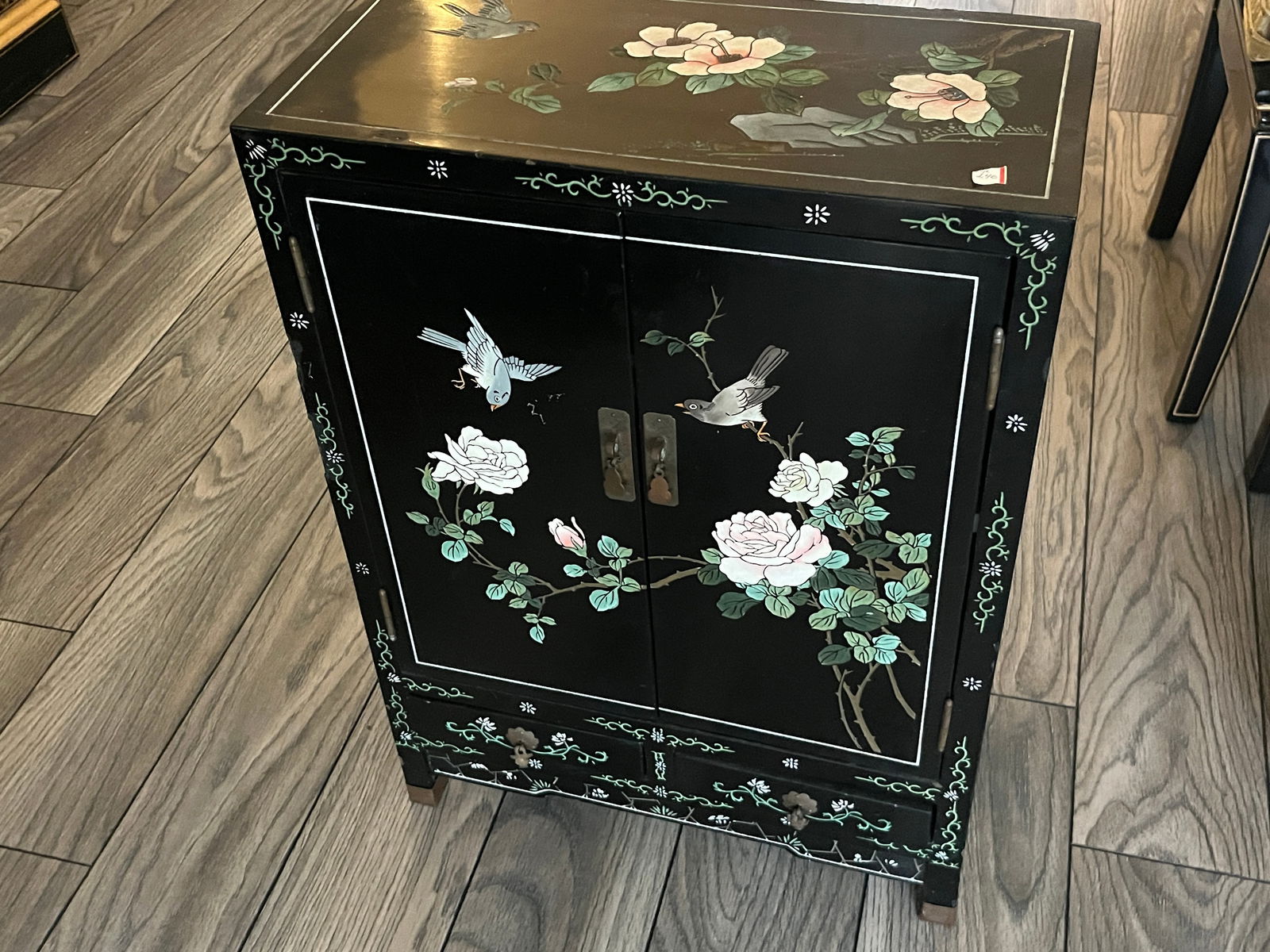 Blk.Lacquer 2-door Japanese Cherst (1 of 4)