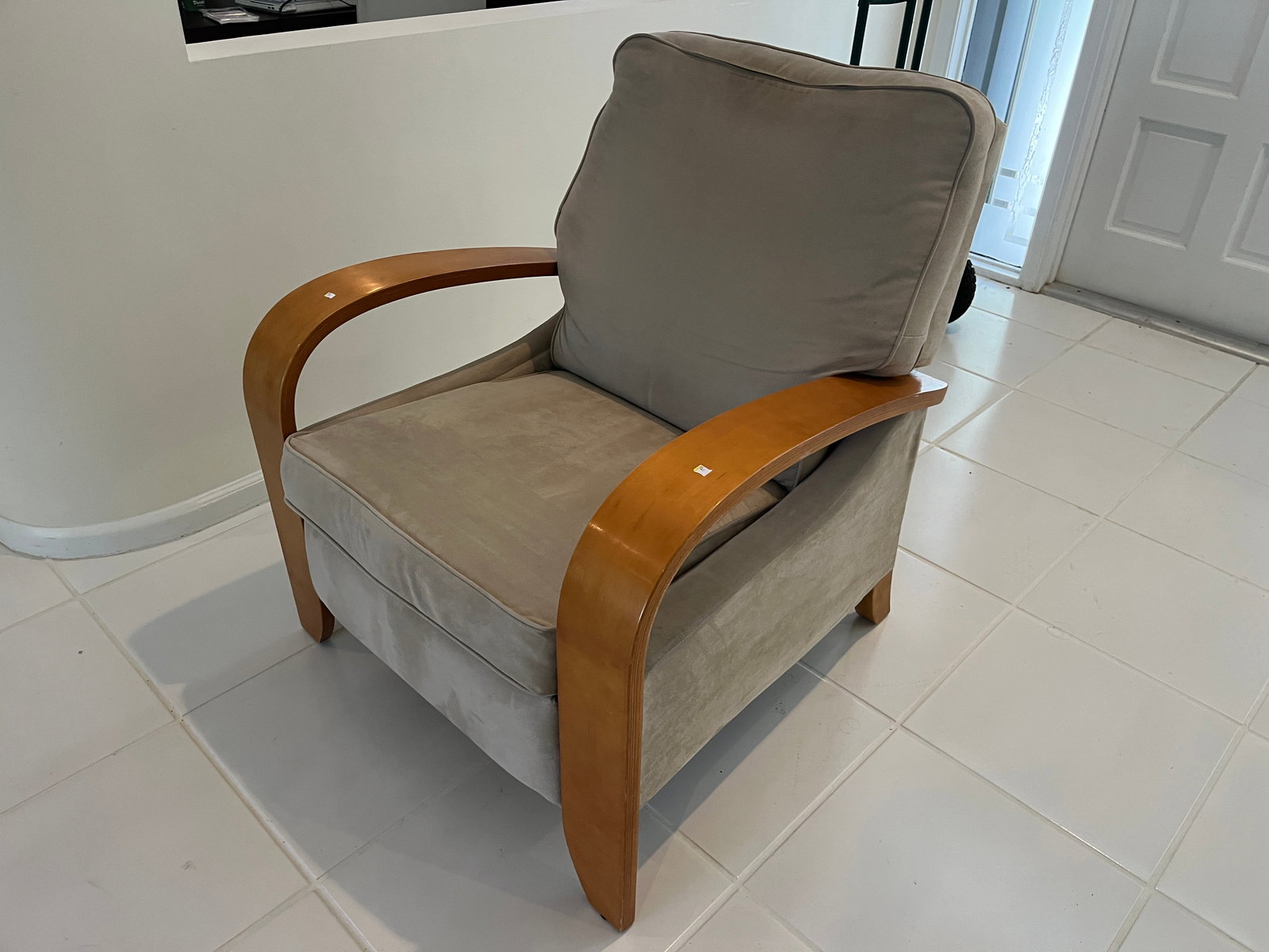 La-Z-Boy Recliner (1 of 5)