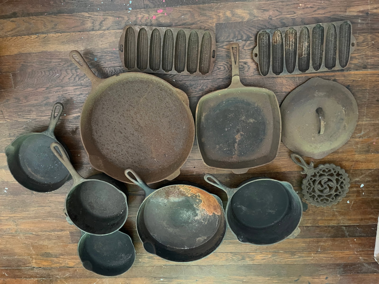 10-Cast Iron Cookware: 10-VTG Cast Iron Cookware