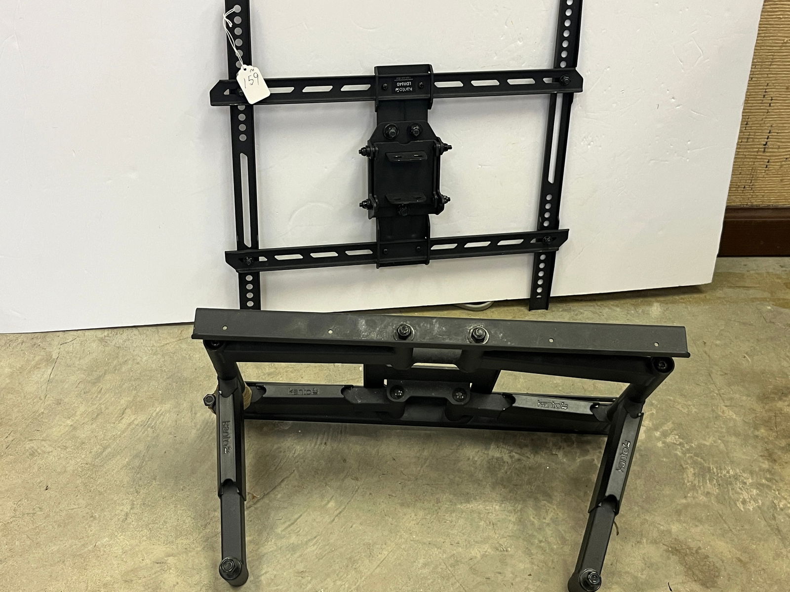 Wall Mount TV Bracket (1 of 1)