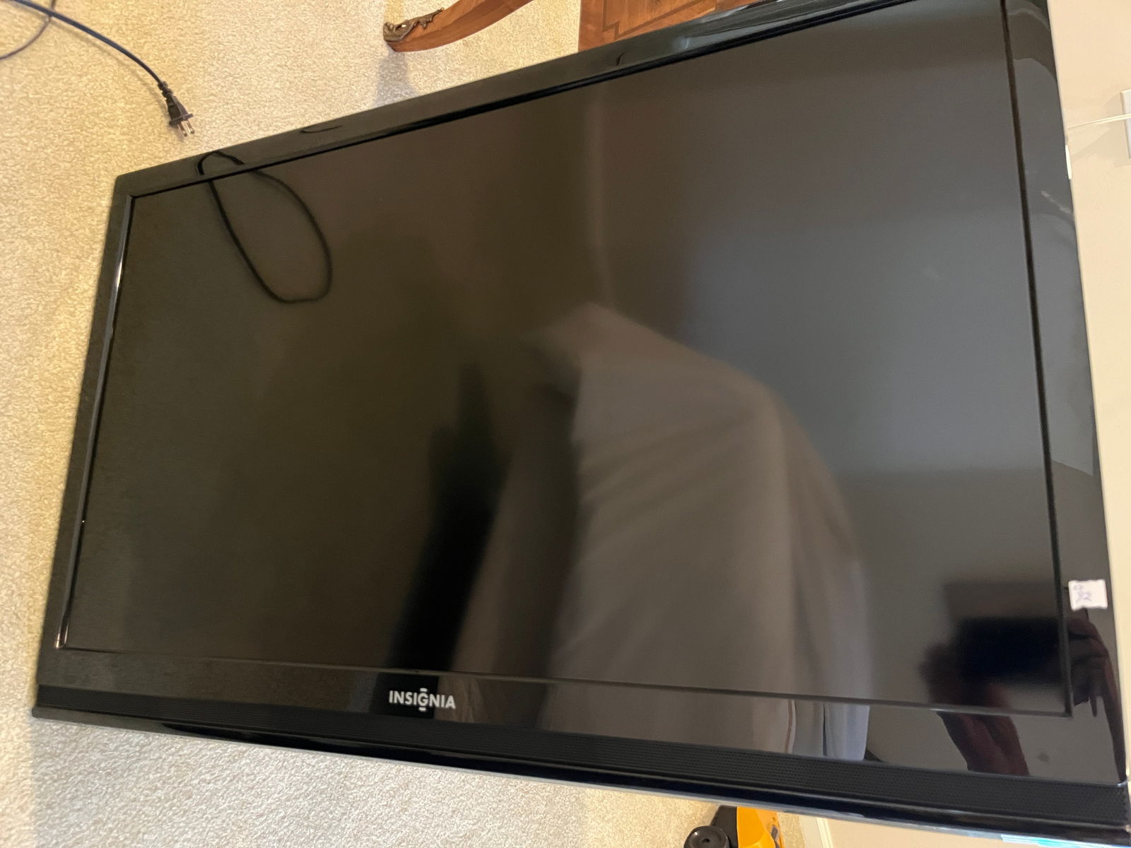 Insignia 39"TV (1 of 2)
