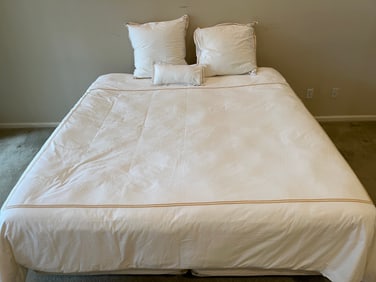King Comforter/Pillows