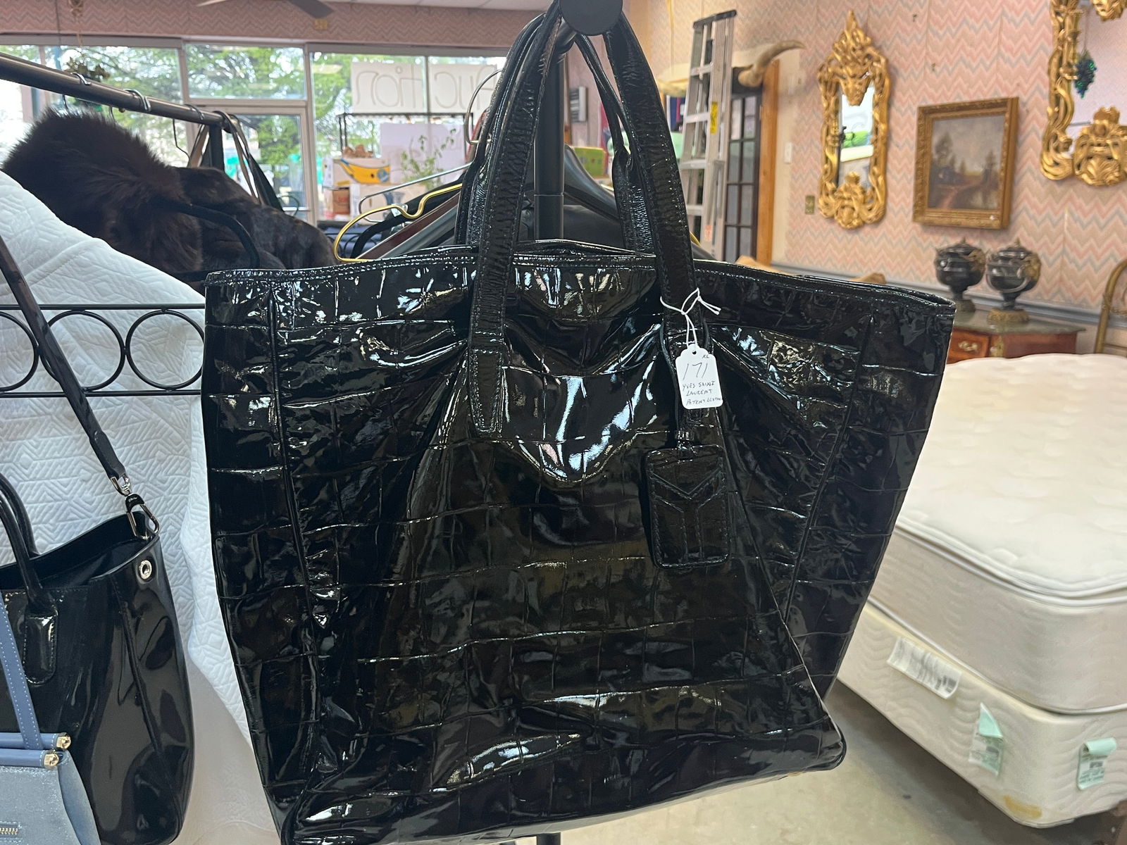 Yves Saint Laurent Blk.Patent Leather Tote Bag (1 of 5)