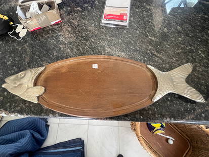 VTG Wood & Aluminum Fish Serving Platter Board: VTG Wood & Aluminum Fish Serving Platter Board 24.5"w