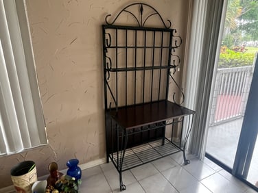 Metal & Wood Bakers Stand