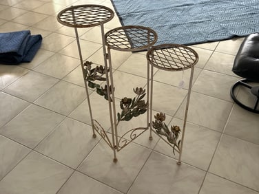 VTG Metal 3-Swivel Plant Stand