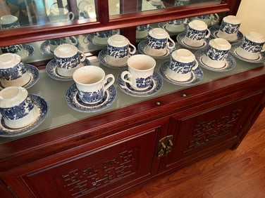12-BL/WH Cups/Saucers