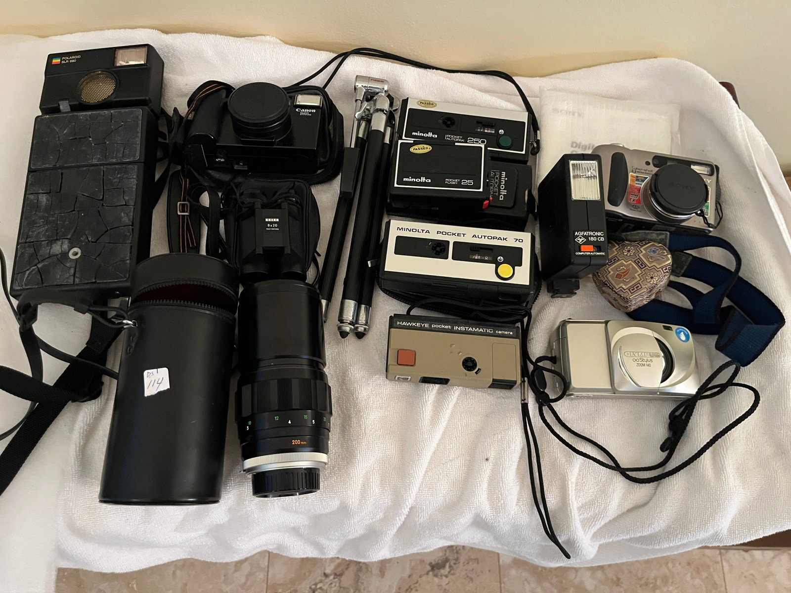 Assortment Cameras: Assortment VTG Cameras