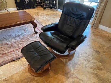 Blk. Leather Recliner/Ottoman