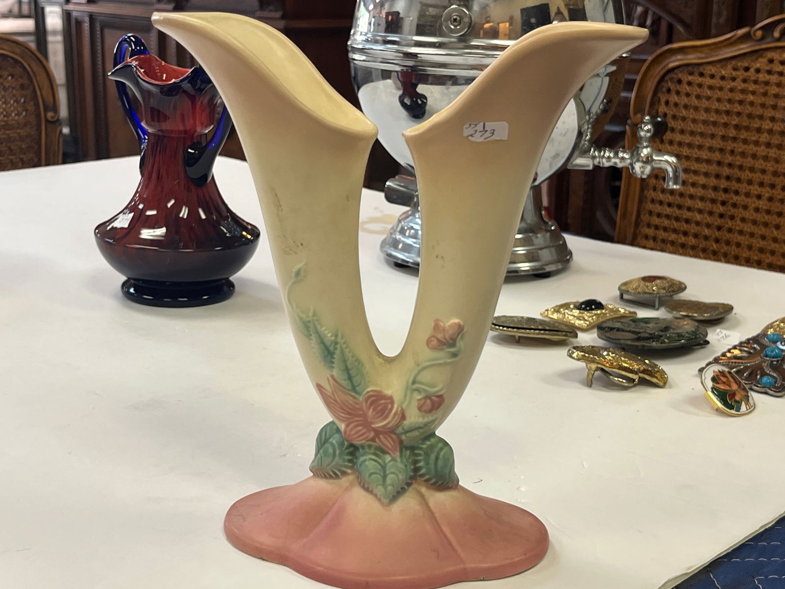 Hull Double Wedding Bud Vase (1 of 3)