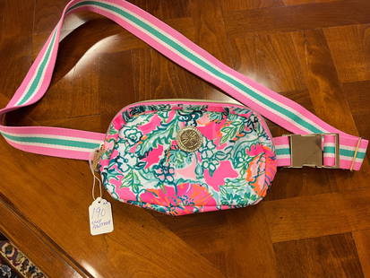 LILLY PULITZER Soleil Pink Floral Crossbody Bag: LILLY PULITZER Soleil Pink Floral Crossbody Bag