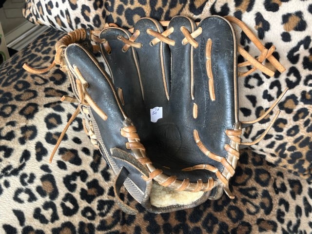 TPX Louisville Slugger Ball Glove: TPX Louisville Slugger Ball Glove