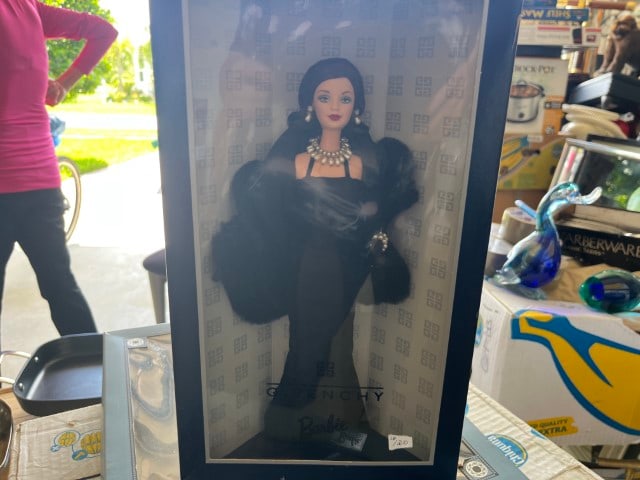 RARE LIMITED EDITION GIVENCHY 1999 Mattel Barbie: RARE LIMITED EDITION GIVENCHY 1999 Mattel Barbie