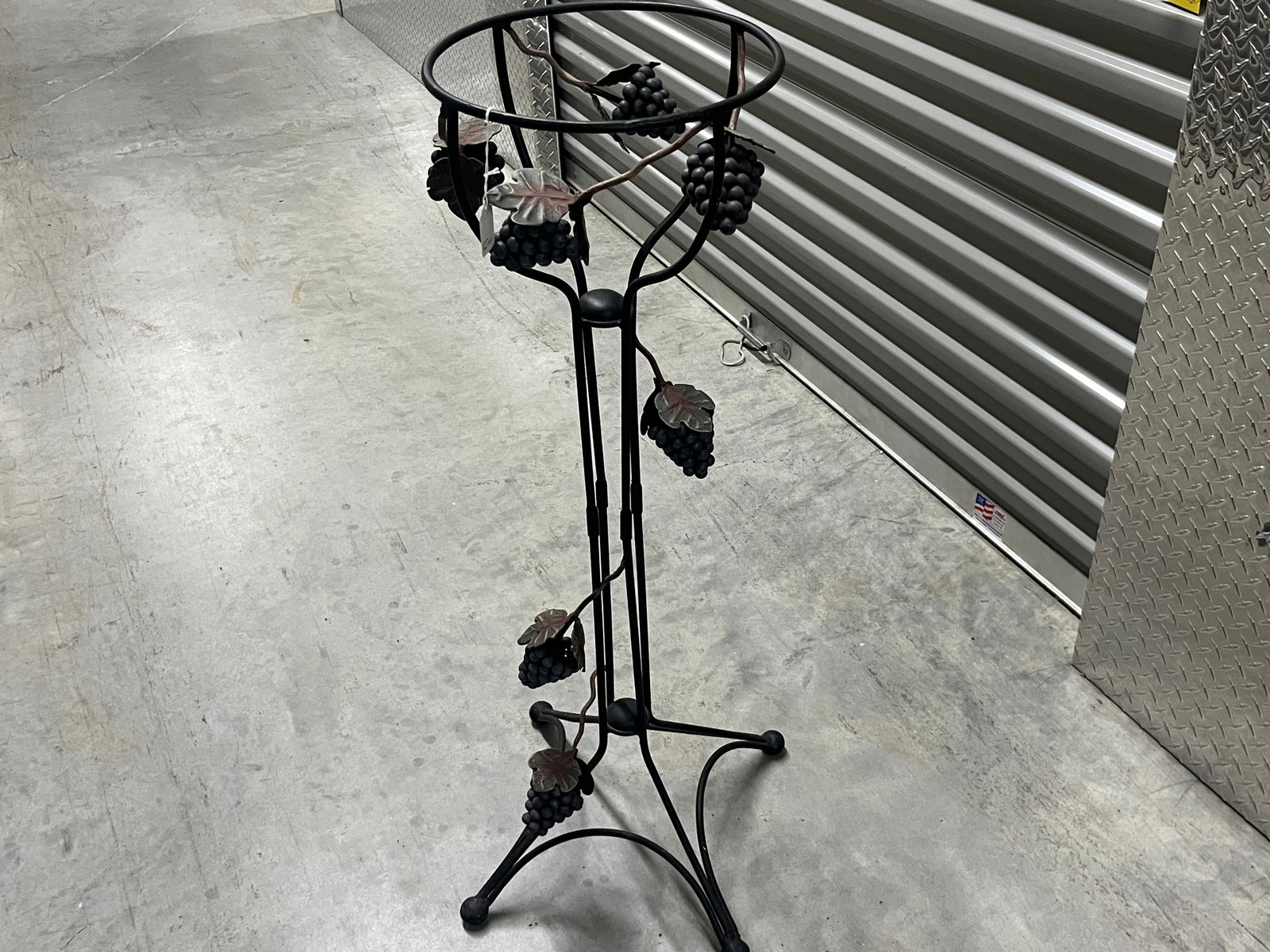 Metal Grape Plant Stand: Handmade Metal Grape Plant Stand