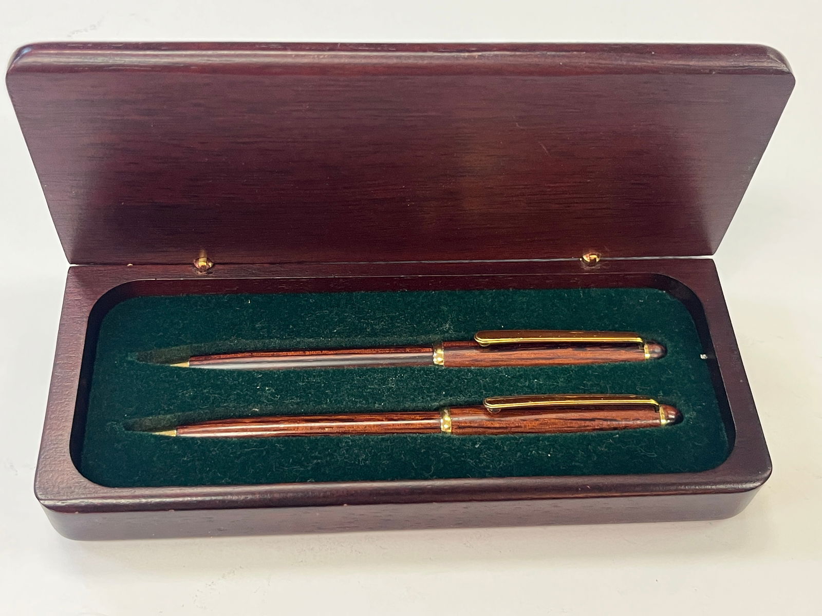 VTG Wood Pencil Set in Wood Case: VTG Wood Pencil Set in Wood Case