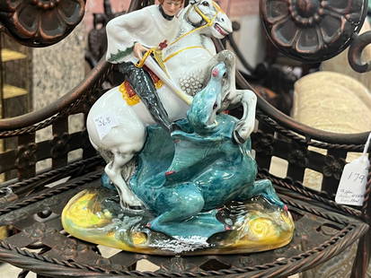 Royal Doulton 'Saint George' Figurine: Royal Doulton 'Saint George' Figurine
