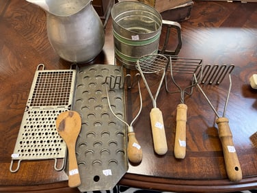 9-VTG Kitchen Untensils