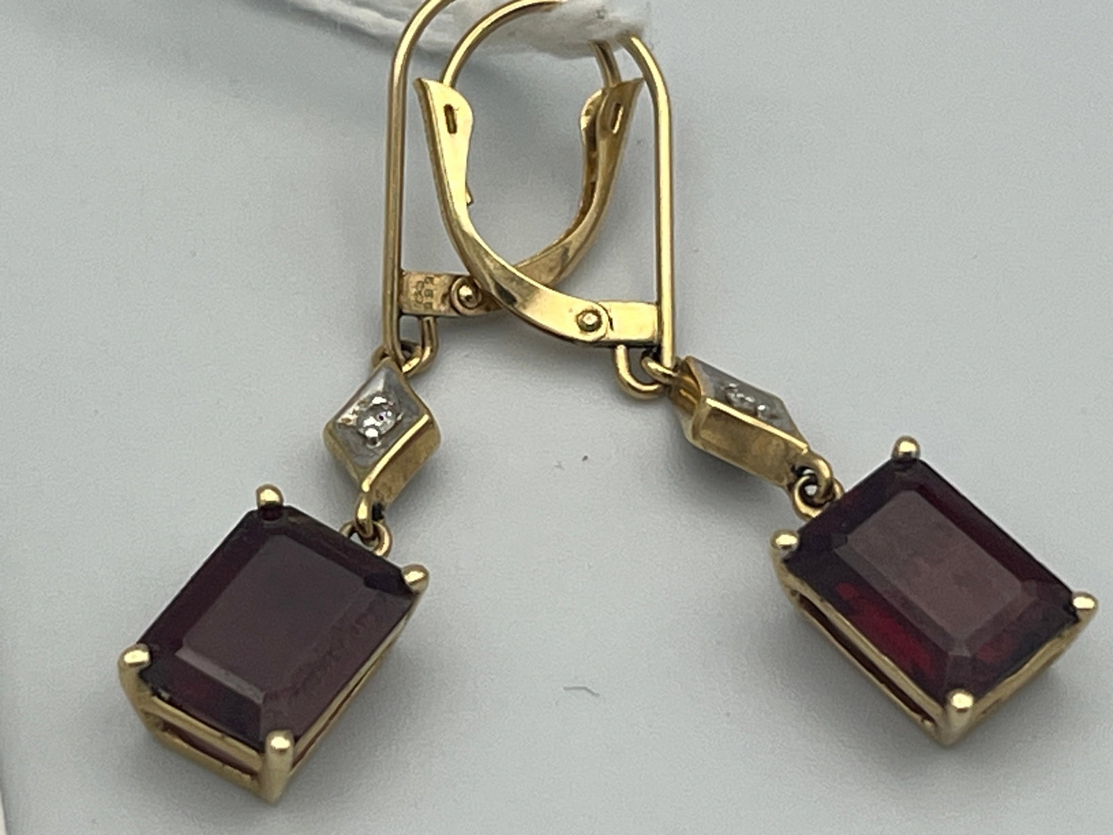14k YG Garnet/1-Diamond Earrings: 14k YG Garnet/1-Diamond Earrings, twt. 2.88g