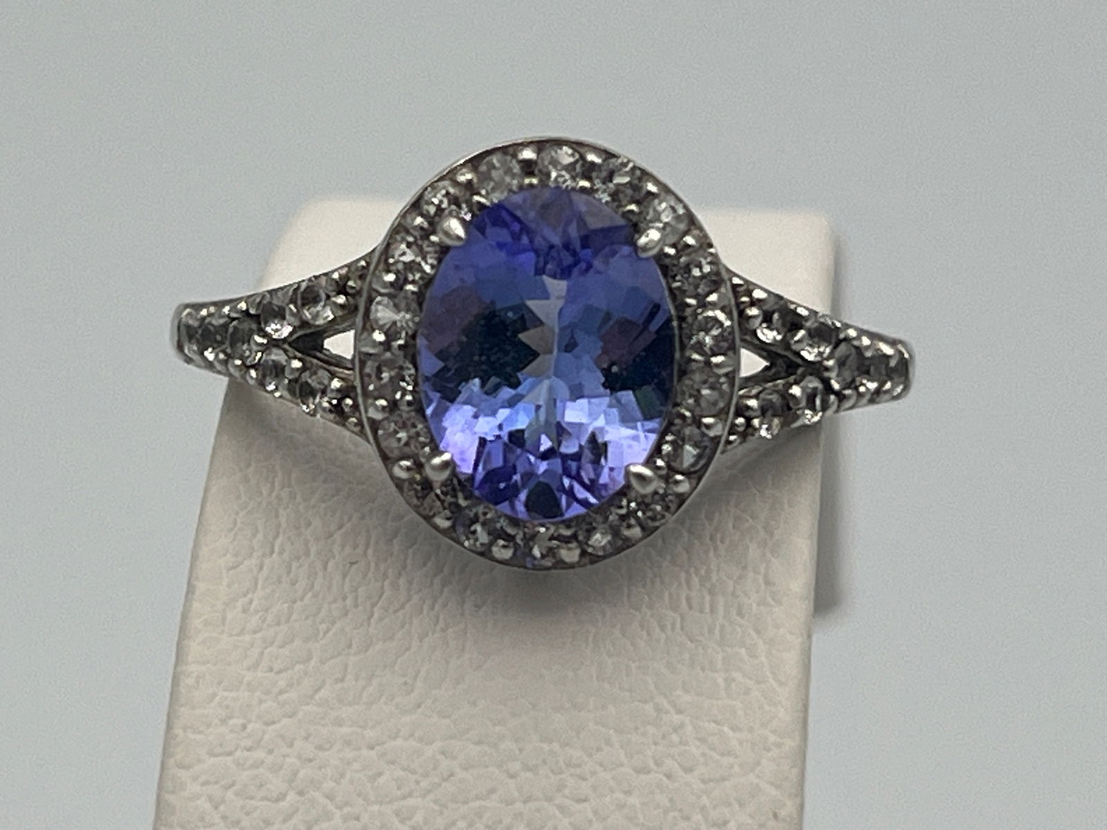 .925 Sterling Tanzanite Ring: .925 Sterling Tanzanite Ring, size 7, twt. 2.62g