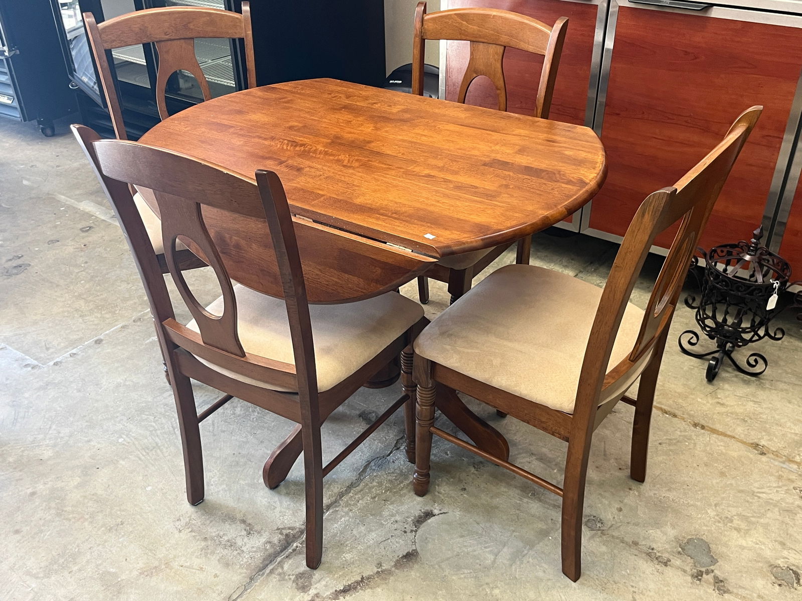 Dropleaf Table w/4-Chairs (1 of 3)