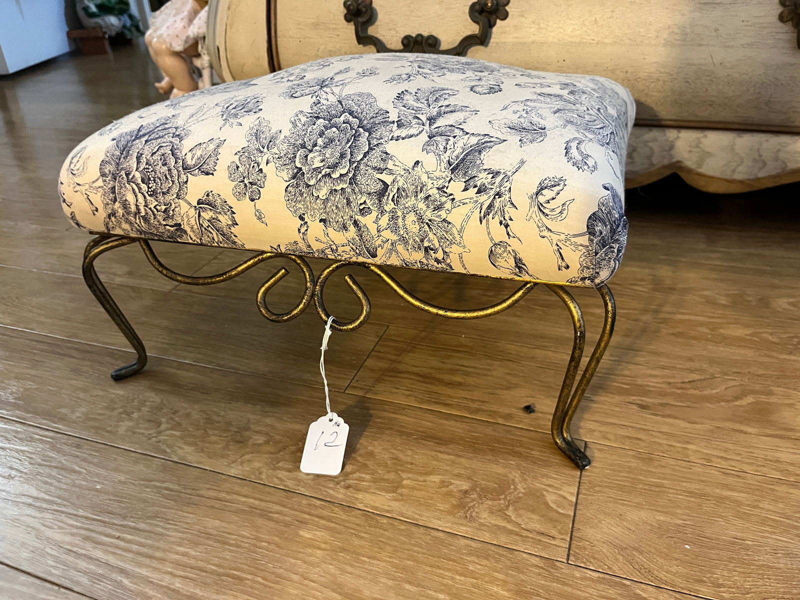 VTG Footstool (1 of 3)