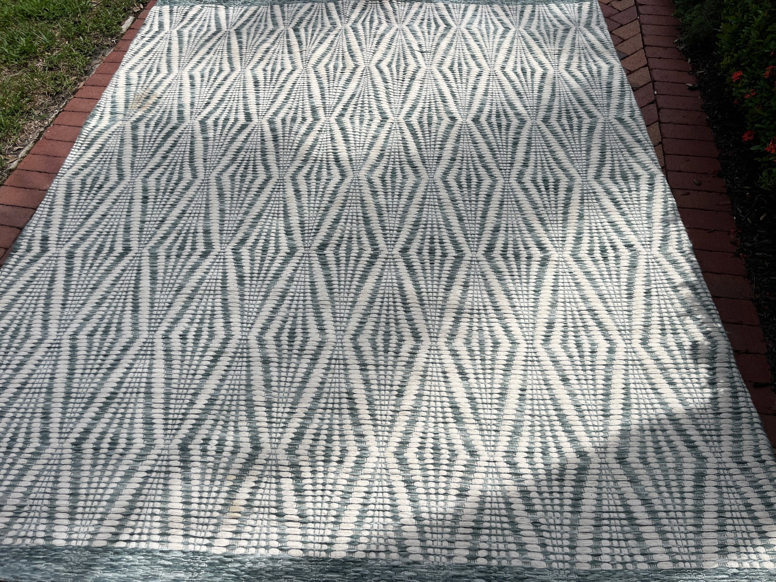 Green/Beige Area Rug: Green/Beige Area Rug, 93x116