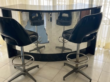 VTG Mirrored Front Curved Bar/2-Bar Stools