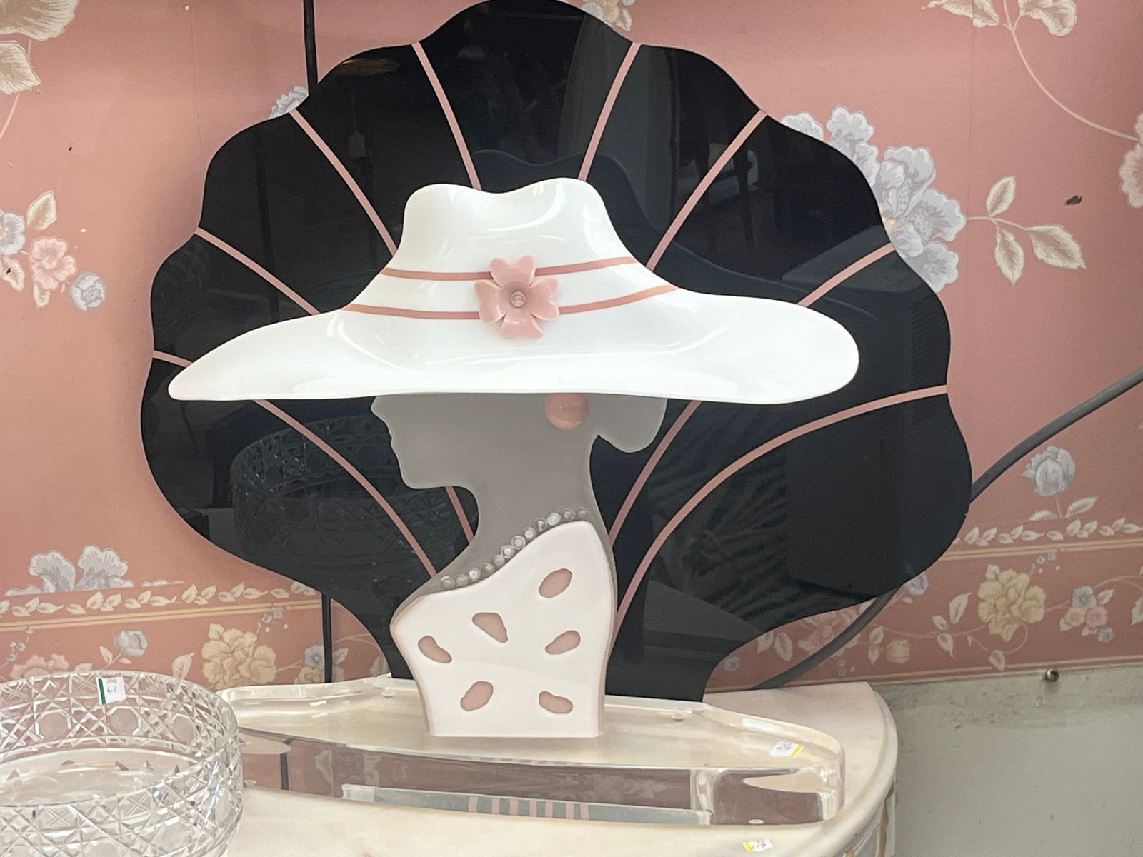 Borrero's Collection Deco Lady with Hat on Acrylic Base (1 of 5)