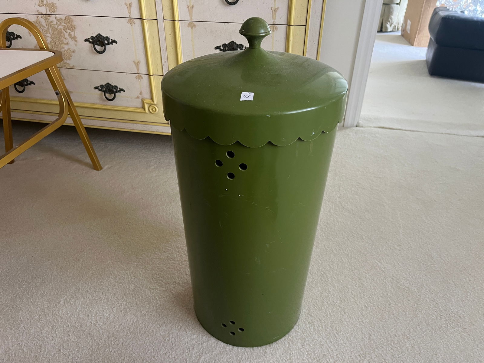 Ransburg Laundry Hamper (1 of 2)