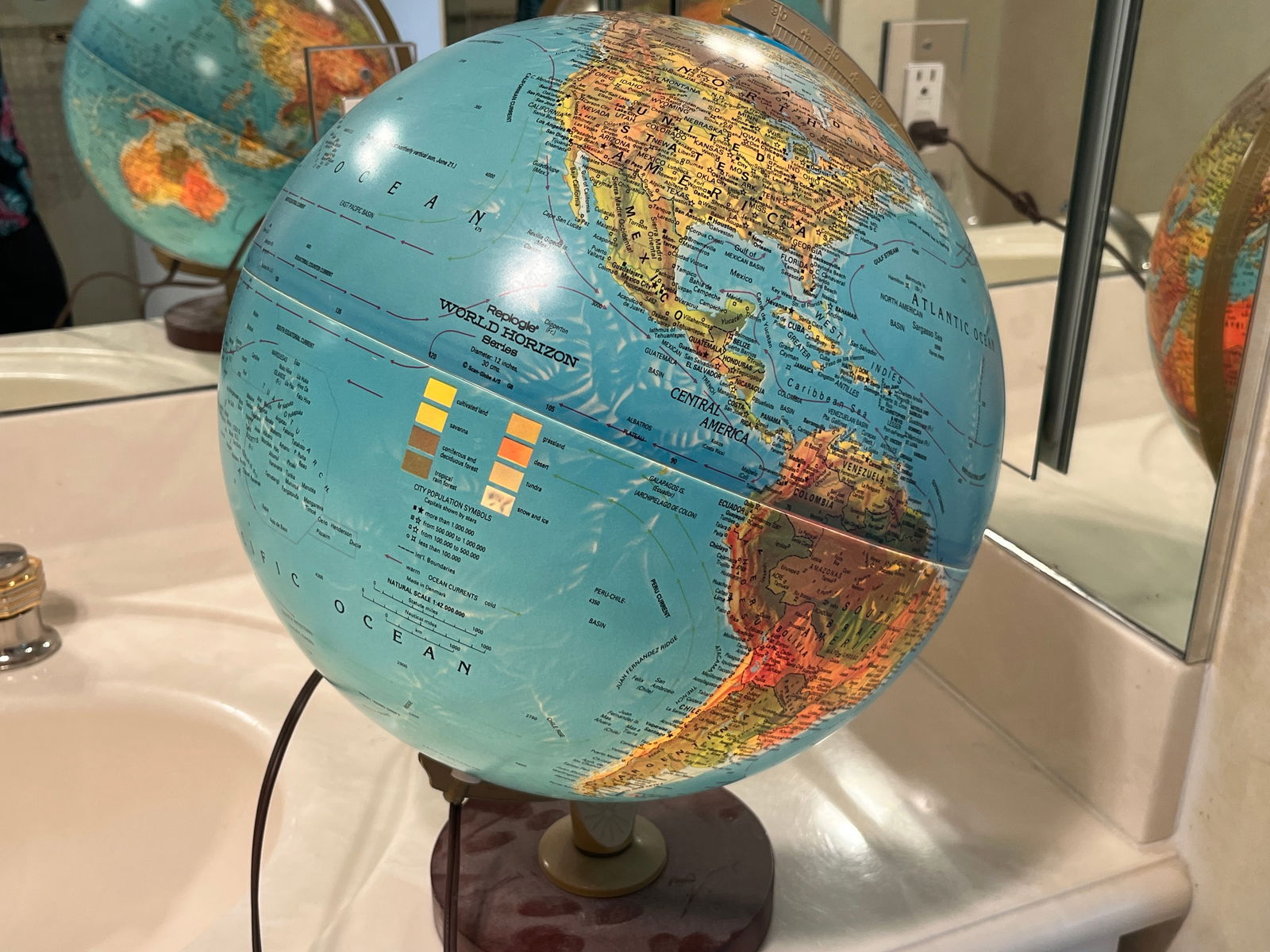 Illuminated World Globe (1 of 2)
