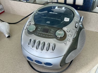 Memores Portable CD Boombox
