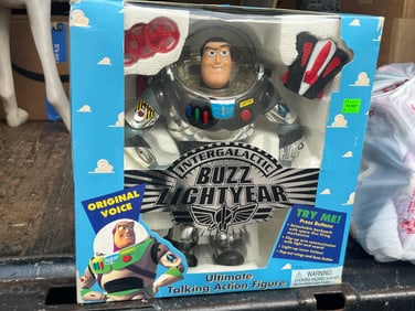 Intergalactic Buzz Lightyear Ultimate Talking Action Figure'