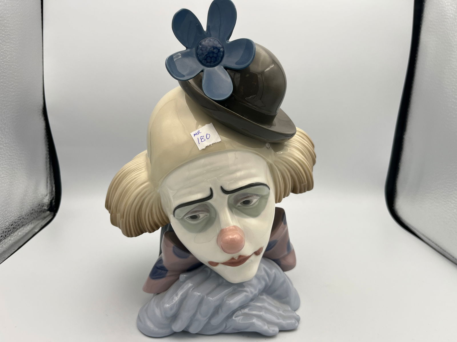 LLADRO 'Pensive' Clown with a Bowler Hat (1 of 5)