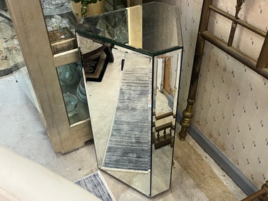 Triangular Mirror Pedestal