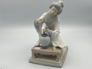 LLADRO 'Japanese Flower Arranger
