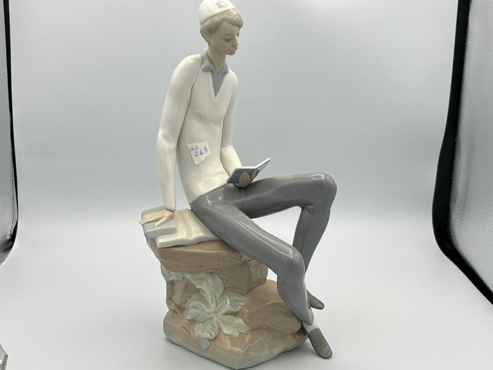 LLADRO 'Hebrew Student or Estudiante Hebreo 1970: LLADRO 'Hebrew Student or Estudiante Hebreo # 4684 1970