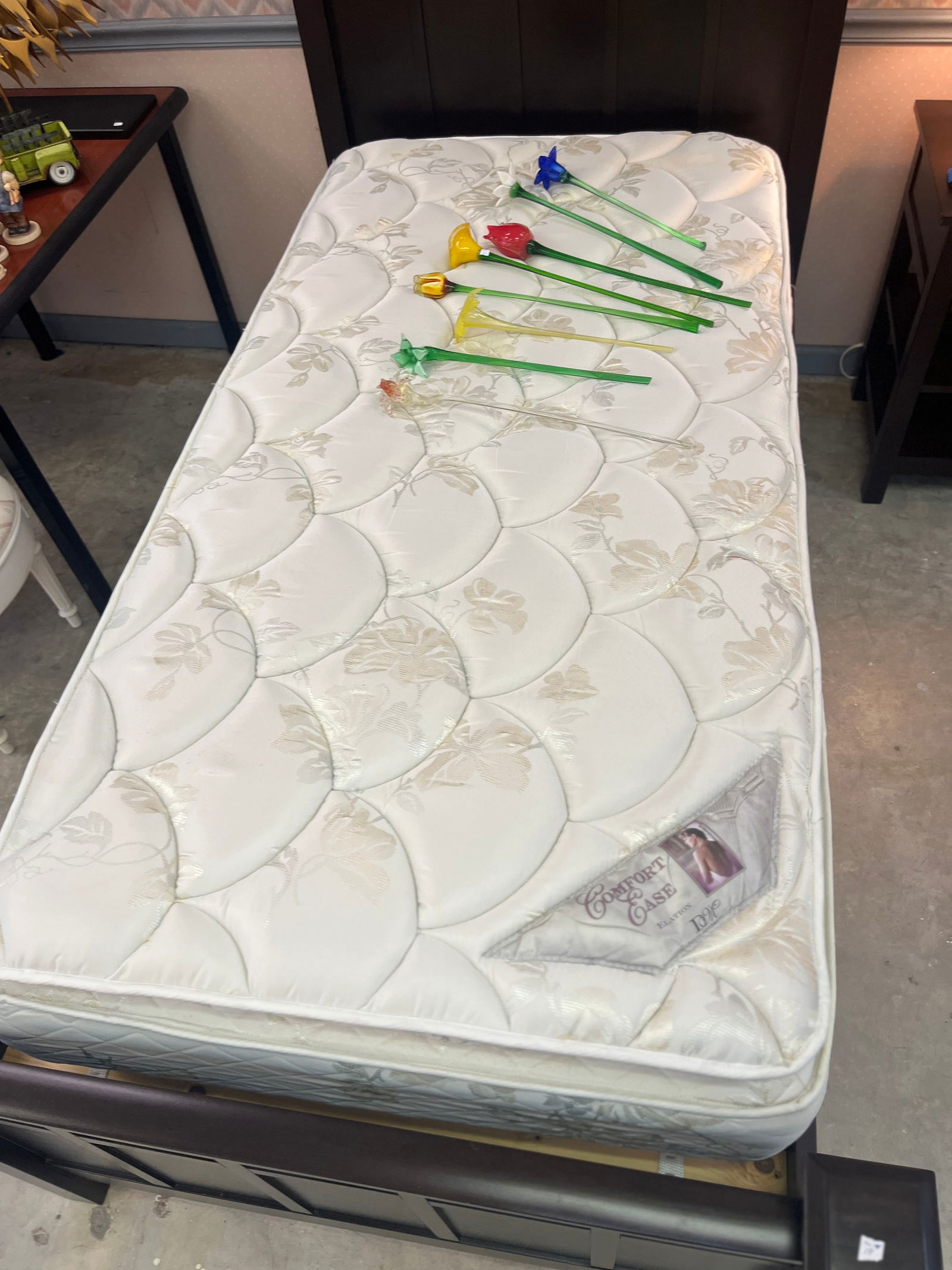 Twin Pillow Top Mattress: Twin Pillow Top Mattress