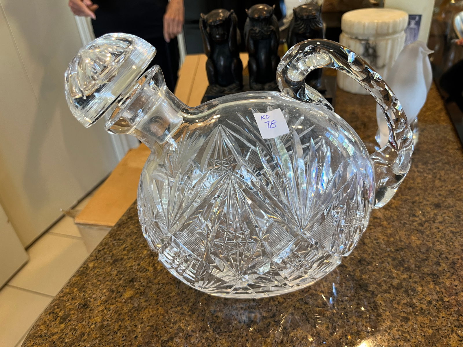 Cut Crystal Decanter with Handle (can be used for Wine or Whiskey): Cut Crystal Decanter with Handle (can be used for Wine or Whiskey)