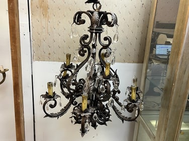 Antique Brass Finish Metal 8-lite Chandelier